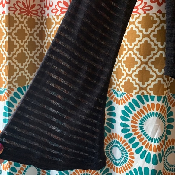 Black Striped Crop Top - Picture 3 of 4